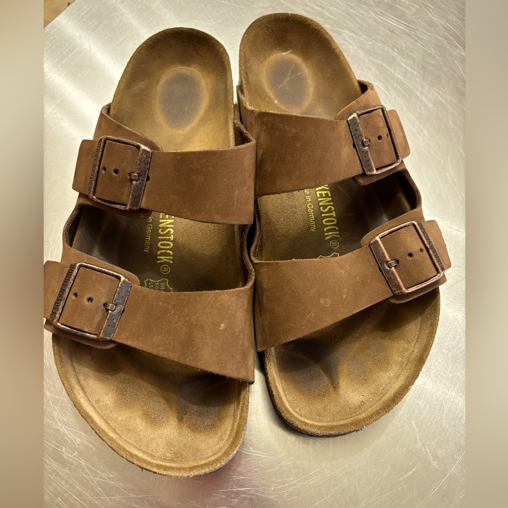 Excellent condition Birkenstock Arizona light brown suede. EU 42, M 9, W 11.